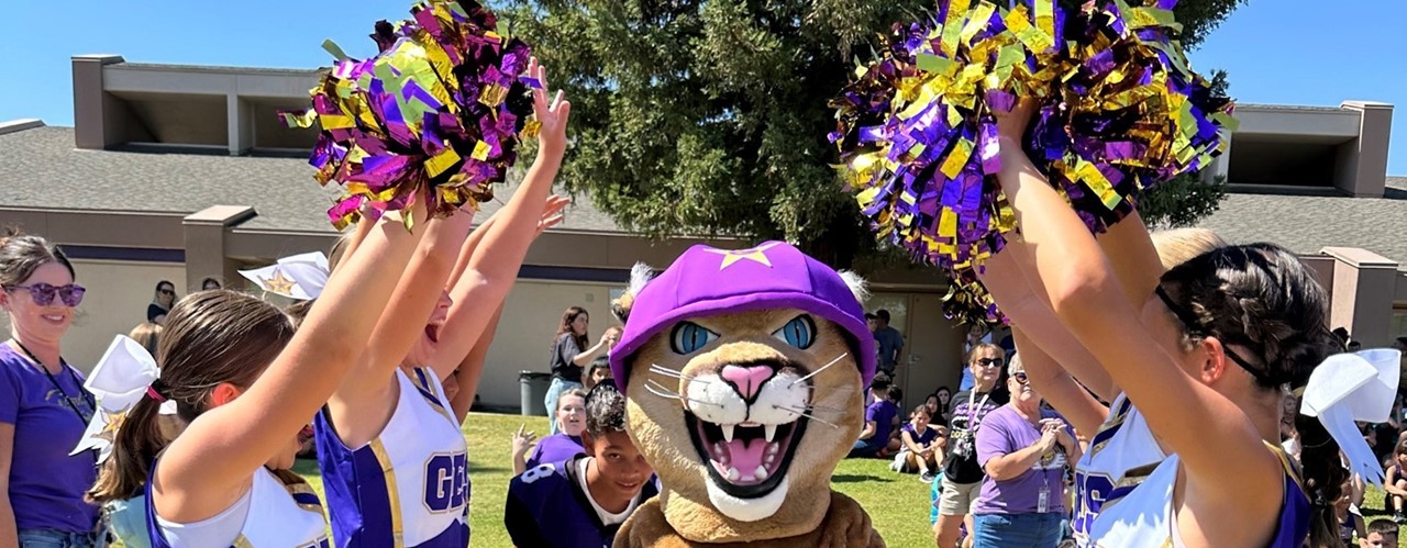 Gettysburg Mascot entering through cheerleader tunnel